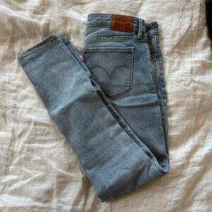 Levi skinny jeans size 29